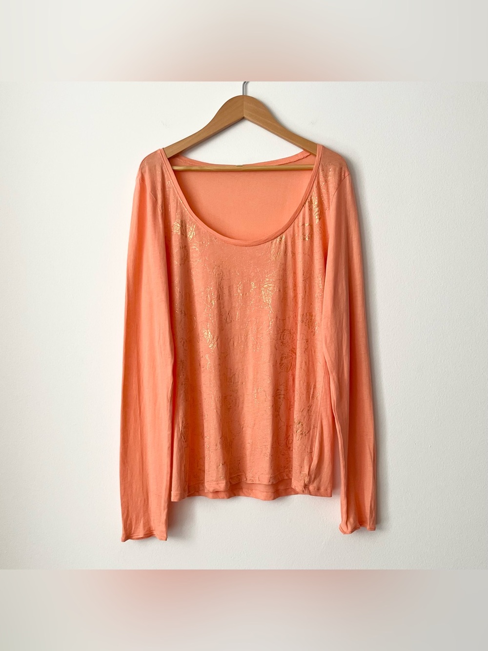 Gianni Bini Women's Long Sleeve Thin T-Shirt Orange Sherbet Gold Floral Size M